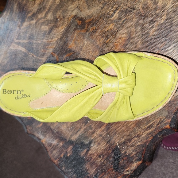 Born Drilles Green Leather Sandals - Picture 6 of 10